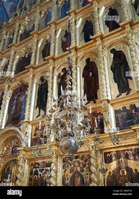 Iconostasis di la Cattedrale dell'Assunzione: Un trionfo di colori vivaci e un simbolismo profondo!