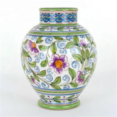 Il Vaso di Dora: Una Sinfonia di Ceramica e Fantasia!